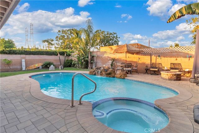 9300 Cayuga Avenue, Los Angeles, CA 91352