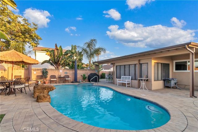9300 Cayuga Avenue, Los Angeles, CA 91352
