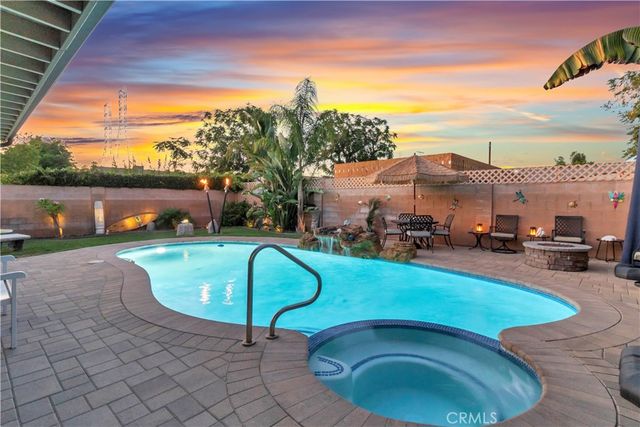 9300 Cayuga Avenue, Los Angeles, CA 91352