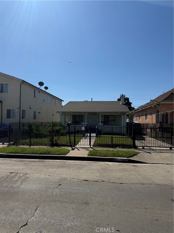 426 E 83rd, Los Angeles, CA 90003 — photo 2