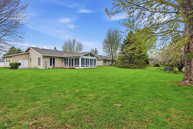 310 Forest Street, Fox Lake, WI 53933