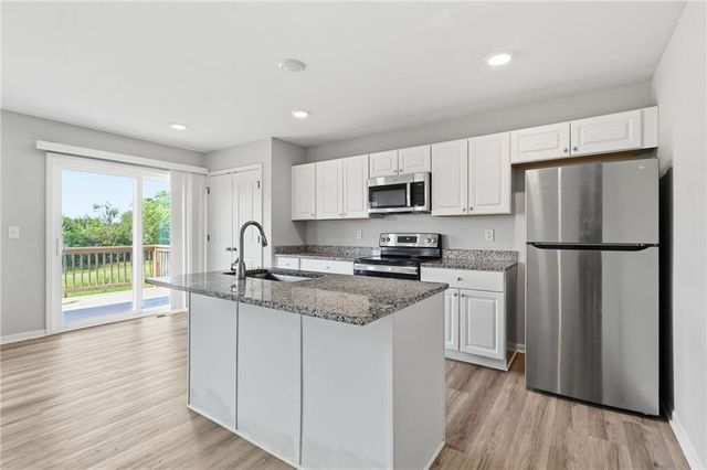 9804 E 219th Circle, Peculiar, MO 64078