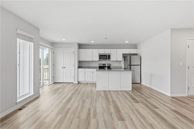 9804 E 219th Circle, Peculiar, MO 64078