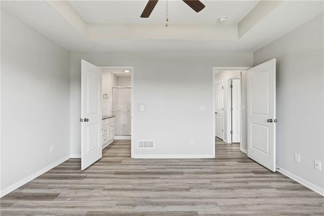 9804 E 219th Circle, Peculiar, MO 64078