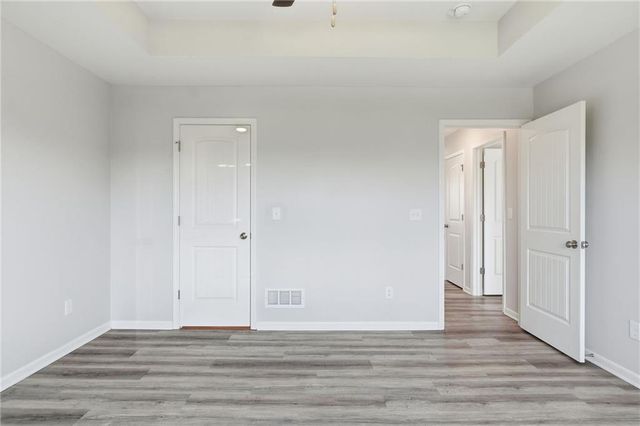 9804 E 219th Circle, Peculiar, MO 64078