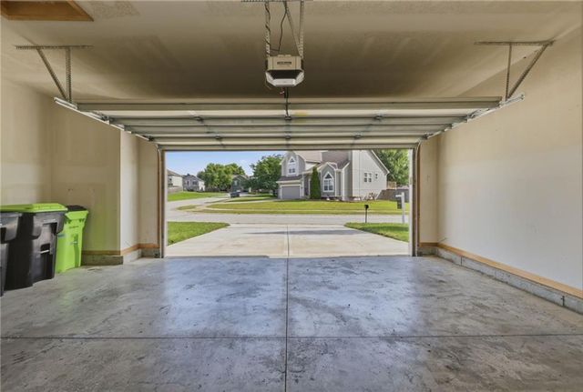 9804 E 219th Circle, Peculiar, MO 64078