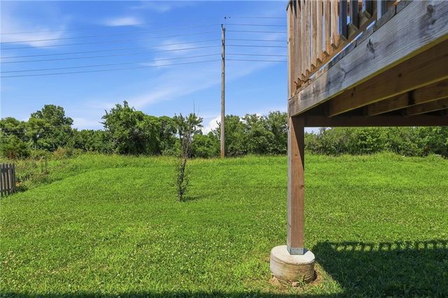 9804 E 219th Circle, Peculiar, MO 64078