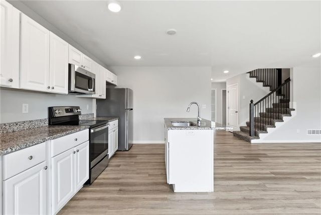 9804 E 219th Circle, Peculiar, MO 64078