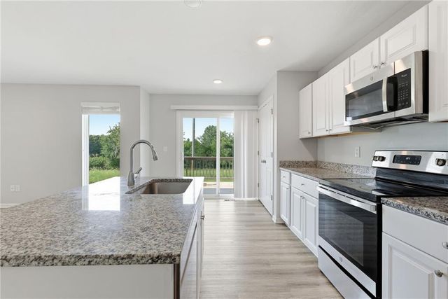 9804 E 219th Circle, Peculiar, MO 64078