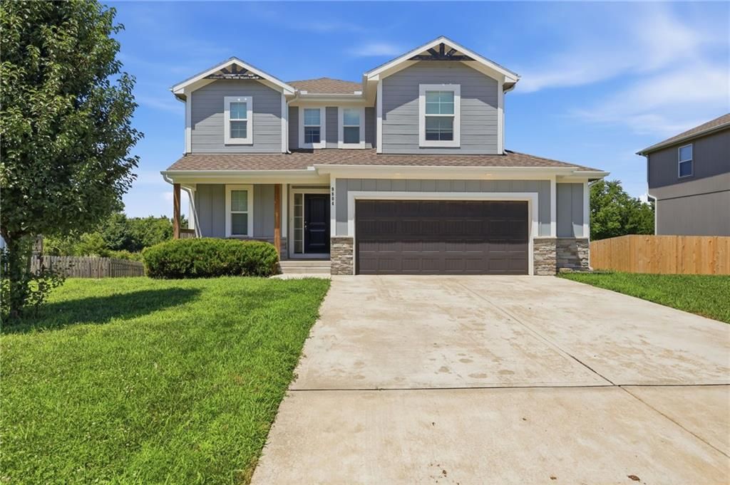 9804 E 219th Circle, Peculiar, MO 64078