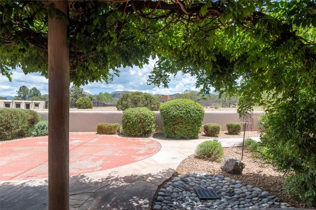 2317 Calle Tranquilo, Santa Fe, NM 87505