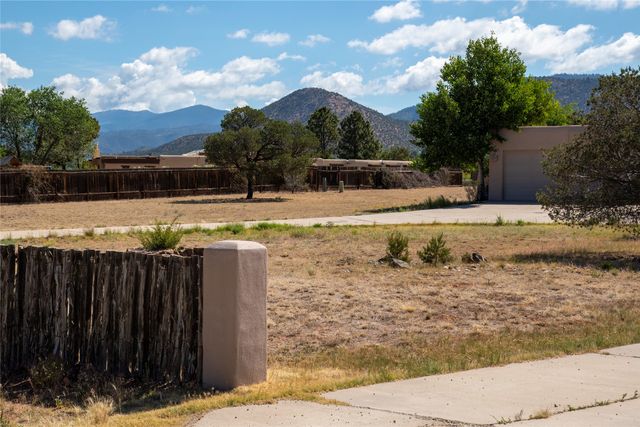 2317 Calle Tranquilo, Santa Fe, NM 87505