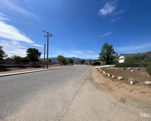 21401 Madre Street, Tehachapi, CA 93561