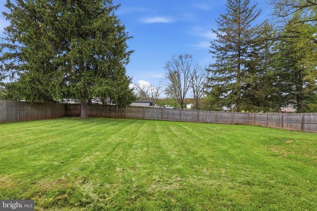 2330 REDWOOD RD, York, PA 17408
