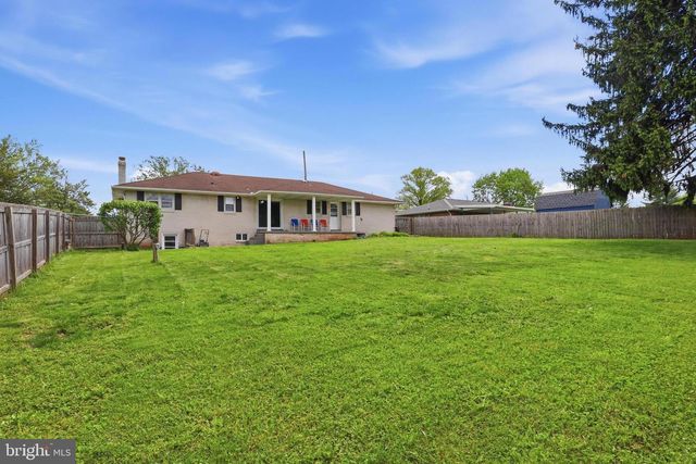2330 REDWOOD RD, York, PA 17408
