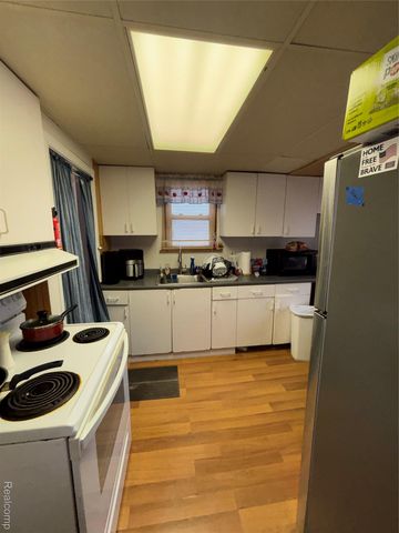 15392 Dixie, Redford Charter Township, MI 48239