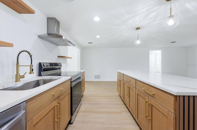 761 S VENICE BOULEVARD, Venice, FL 34293