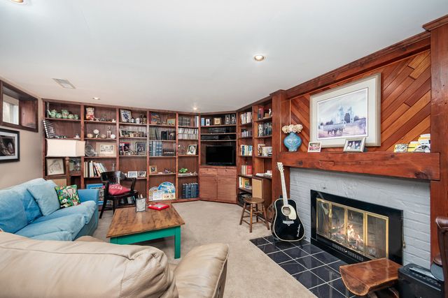 336 Hamilton Avenue, Elgin, IL 60123