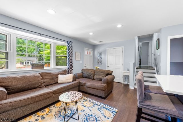16 Sioux Trl, Denville Twp., NJ 07834