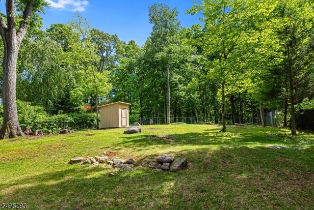 16 Sioux Trl, Denville Twp., NJ 07834