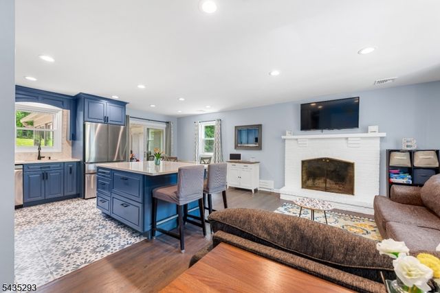 16 Sioux Trl, Denville Twp., NJ 07834