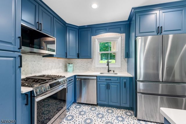 16 Sioux Trl, Denville Twp., NJ 07834