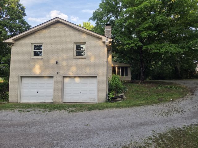 800 Apple Valley Rd, Madison, TN 37115