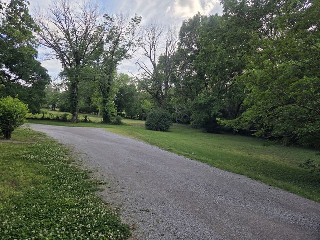 800 Apple Valley Rd, Madison, TN 37115
