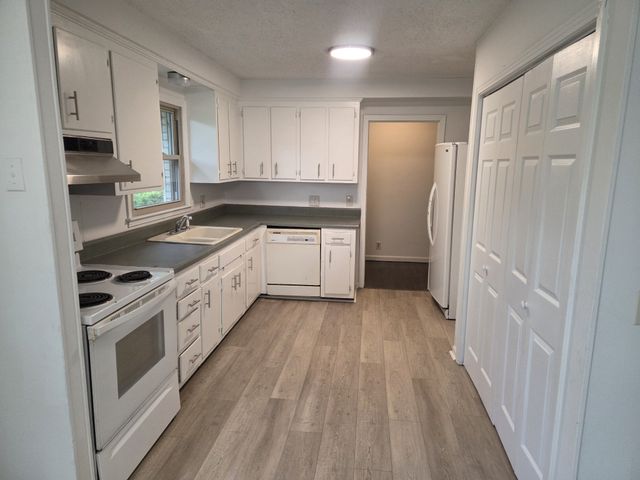 800 Apple Valley Rd, Madison, TN 37115