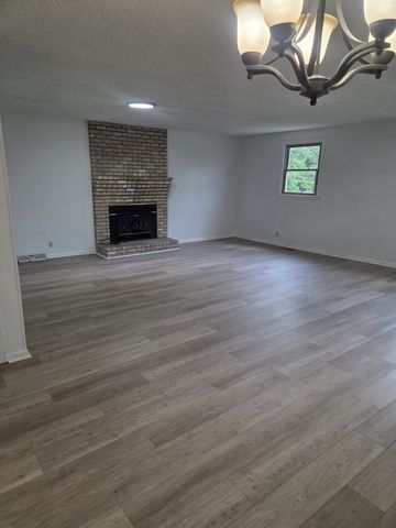 800 Apple Valley Rd, Madison, TN 37115