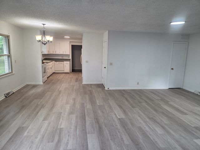 800 Apple Valley Rd, Madison, TN 37115