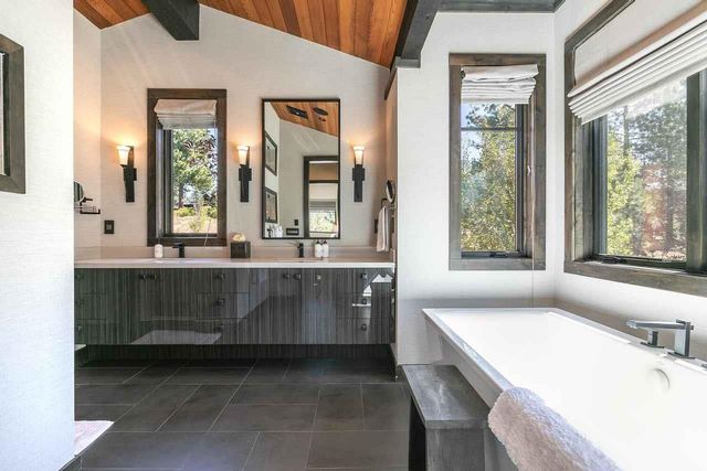 7770 Lahontan Drive, Truckee, CA 96161