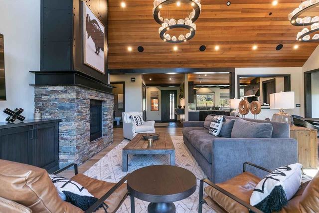 7770 Lahontan Drive, Truckee, CA 96161