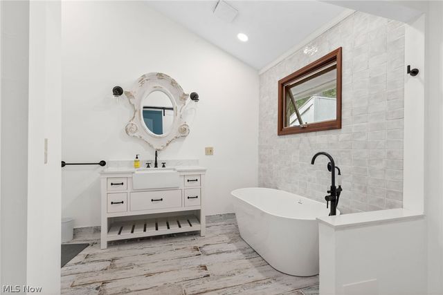 3812 Ellendale Road, Moreland Hills, OH 44022