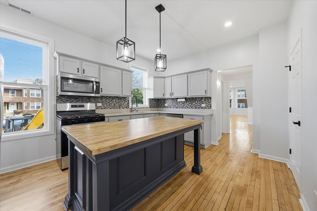 1936 W 38th Street, Chicago, IL 60609
