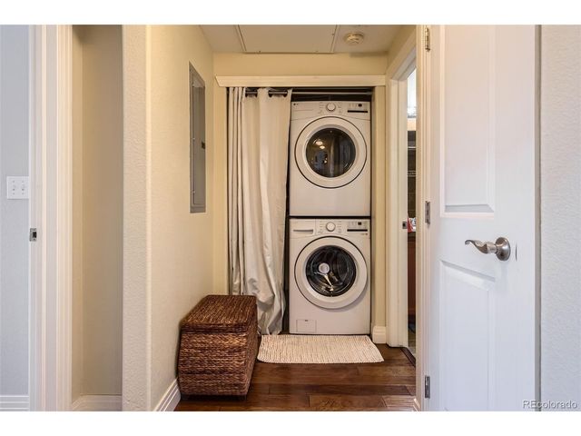 9019 E Panorama Cir D207, Englewood, CO 80112