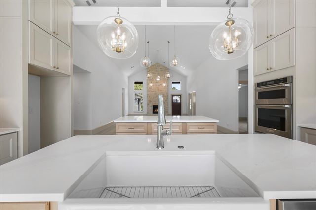 106 Wyndemere Drive, Montgomery, TX 77356