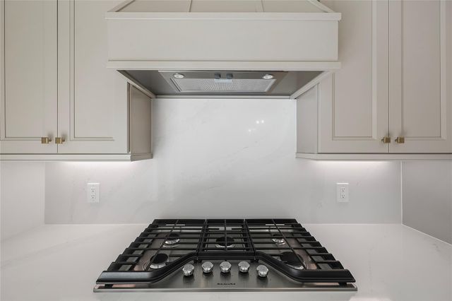 106 Wyndemere Drive, Montgomery, TX 77356