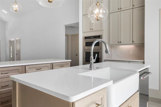 106 Wyndemere Drive, Montgomery, TX 77356