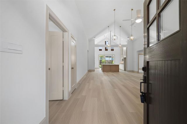 106 Wyndemere Drive, Montgomery, TX 77356