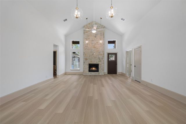 106 Wyndemere Drive, Montgomery, TX 77356