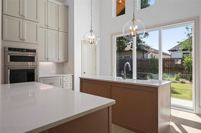 106 Wyndemere Drive, Montgomery, TX 77356