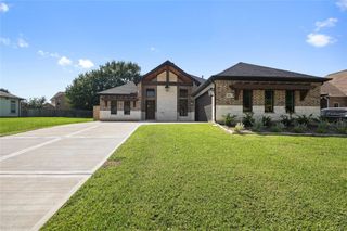 106 Wyndemere Drive, Montgomery, TX 77356