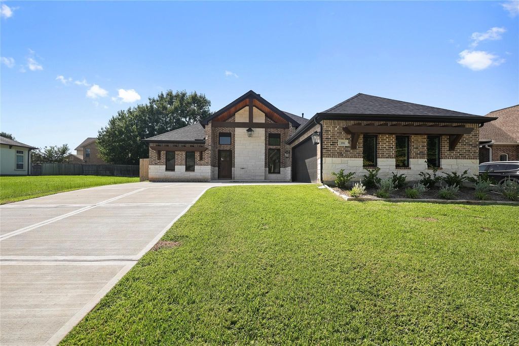 106 Wyndemere Drive, Montgomery, TX 77356
