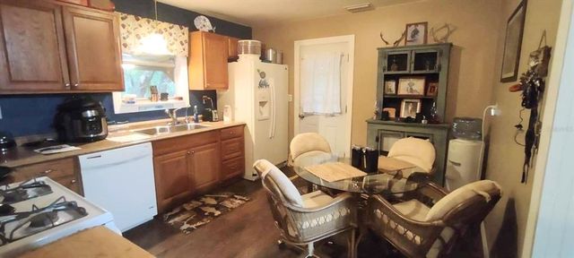 5403 HIGHWAY 40 W, Yankeetown, FL 34498