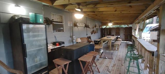 5403 HIGHWAY 40 W, Yankeetown, FL 34498