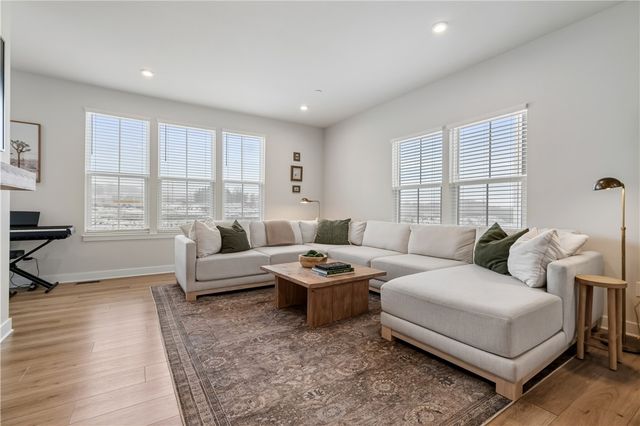 410 Scharberry Ln, Adams Twp, PA 16046