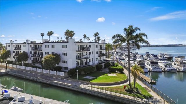 2872 Coast Circle 104, Huntington Beach, CA 92649