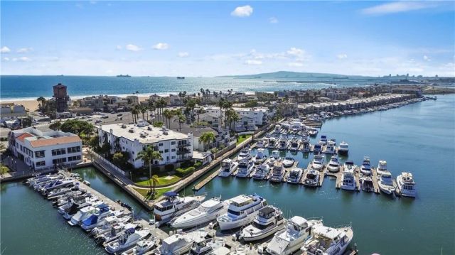 2872 Coast Circle 104, Huntington Beach, CA 92649