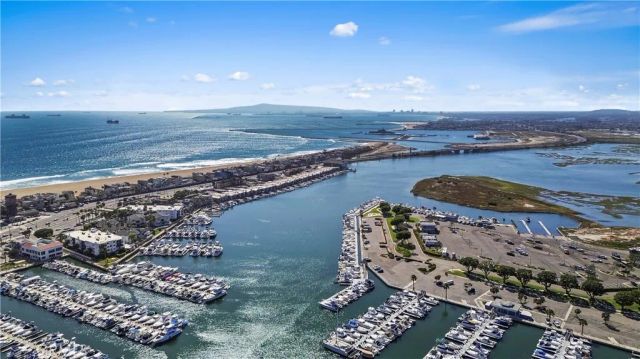 2872 Coast Circle 104, Huntington Beach, CA 92649